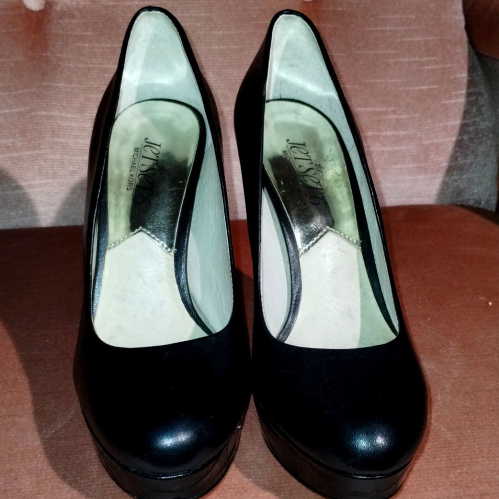 NEW Michael Kors Jetset 6 Black Leather Sabrina Pumps
